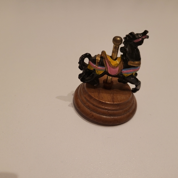 Vintage miniature carousel horses - Metal & Wood base turns - Picture 9 of 13